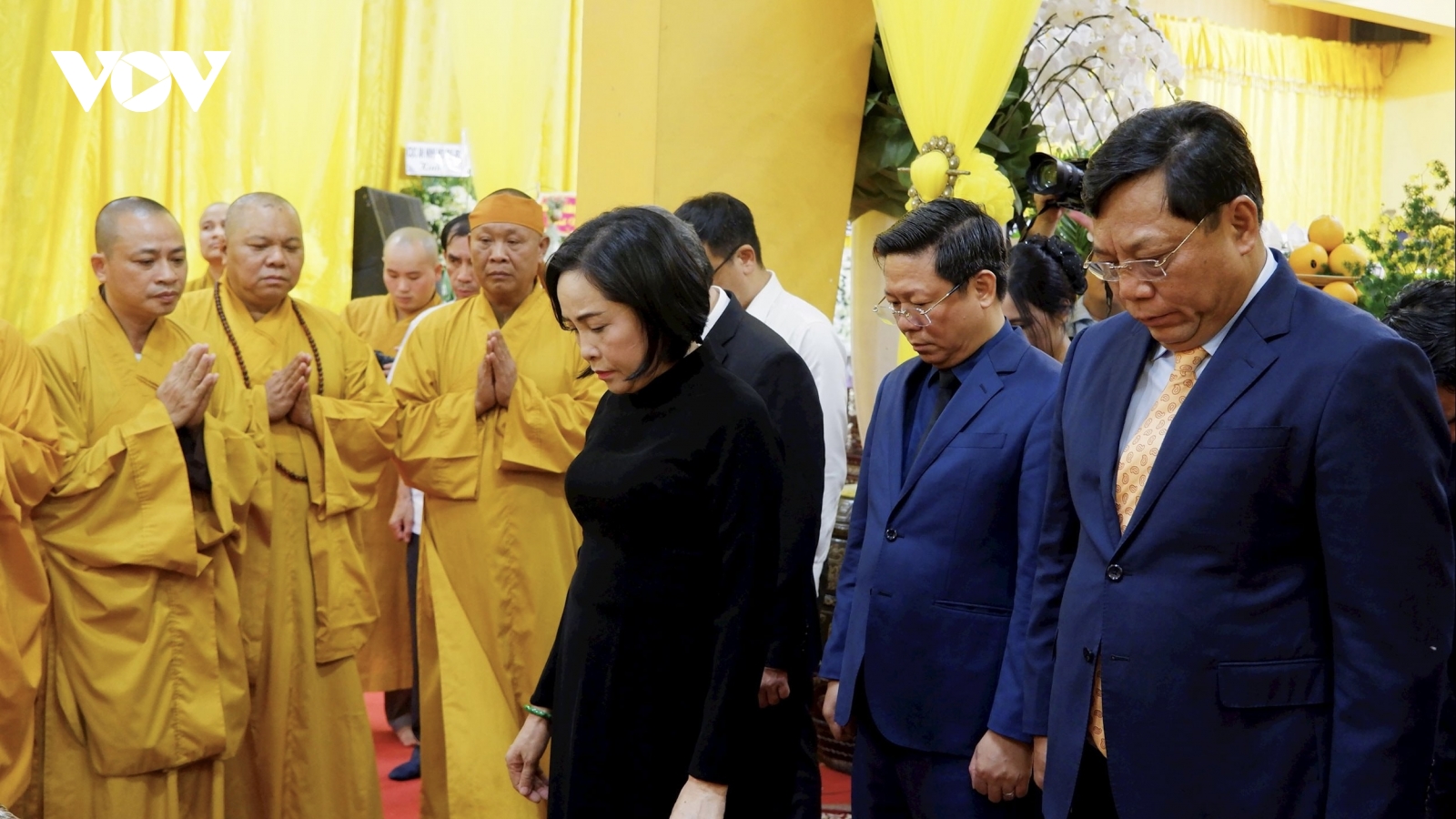 Phó Chủ tịch Quốc hội viếng Trưởng lão Hòa thượng Phó Pháp chủ Thích Trí Tịnh