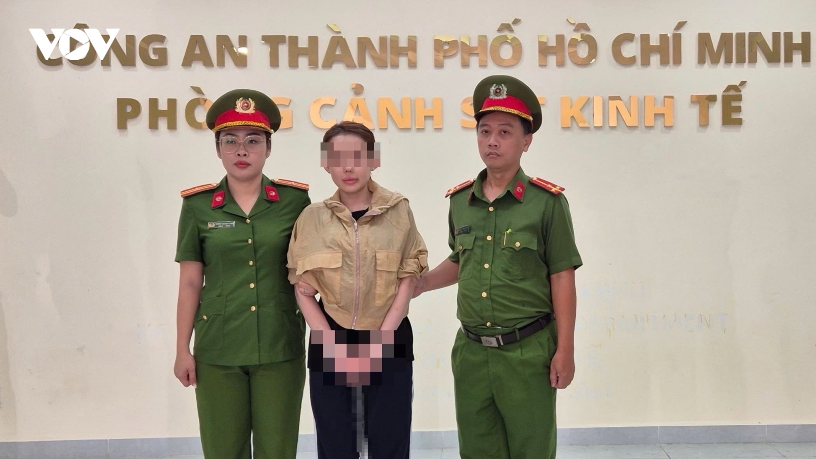 Ngân 98 bị bắt tạm giam vì sản xuất, buôn bán hàng giả