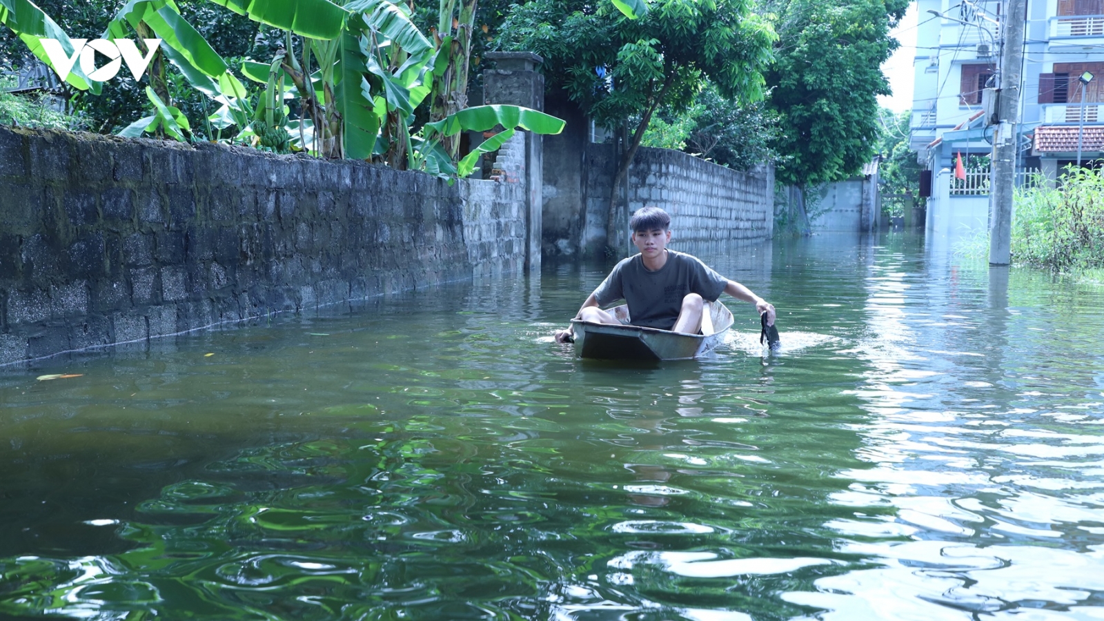 Ngập lụt cả tuần, người dân Ninh Bình khốn khổ vì mất điện, thiếu nước sinh hoạt