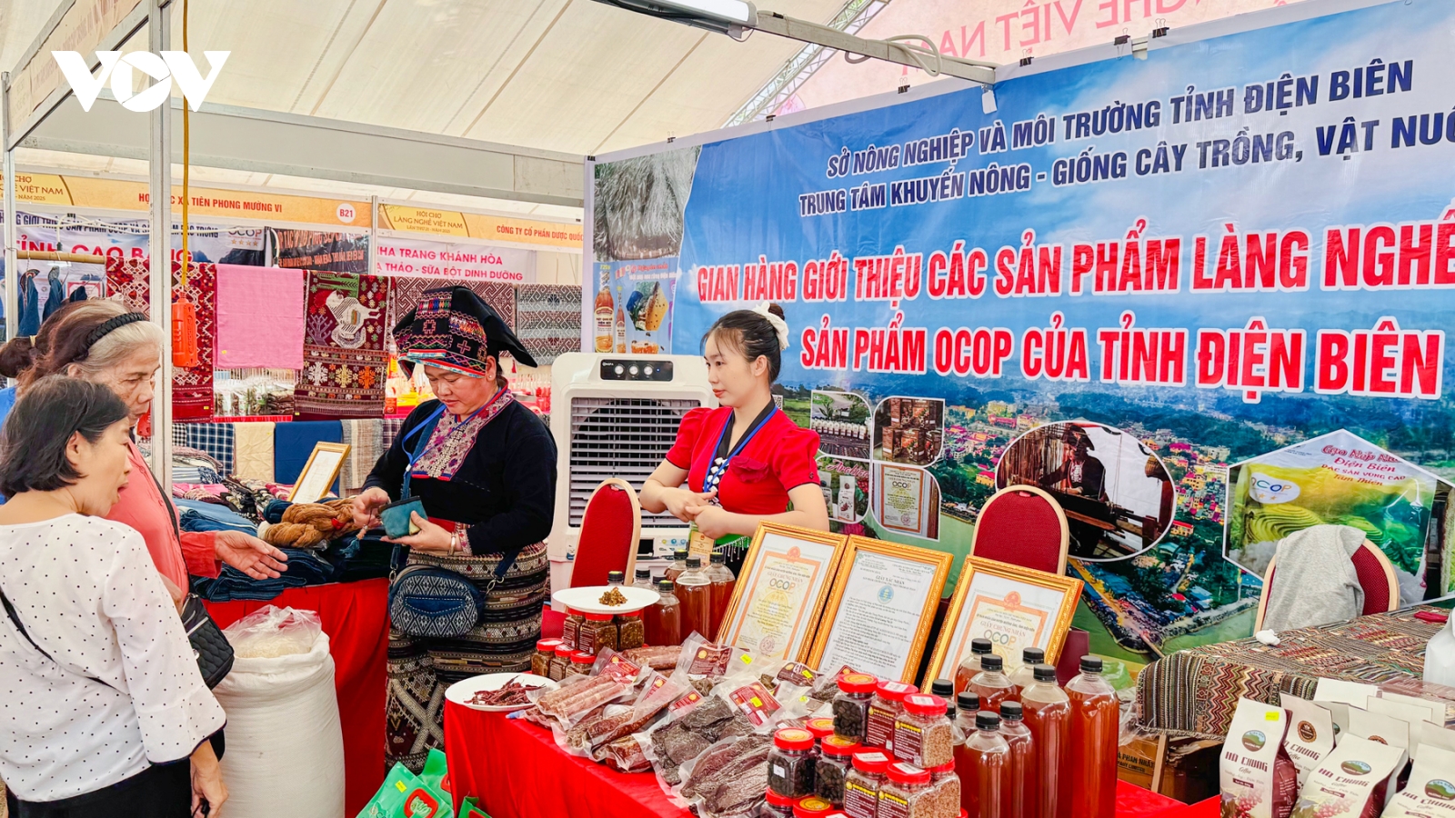 Đưa du khách đến với sản phẩm OCOP và câu chuyện làng nghề