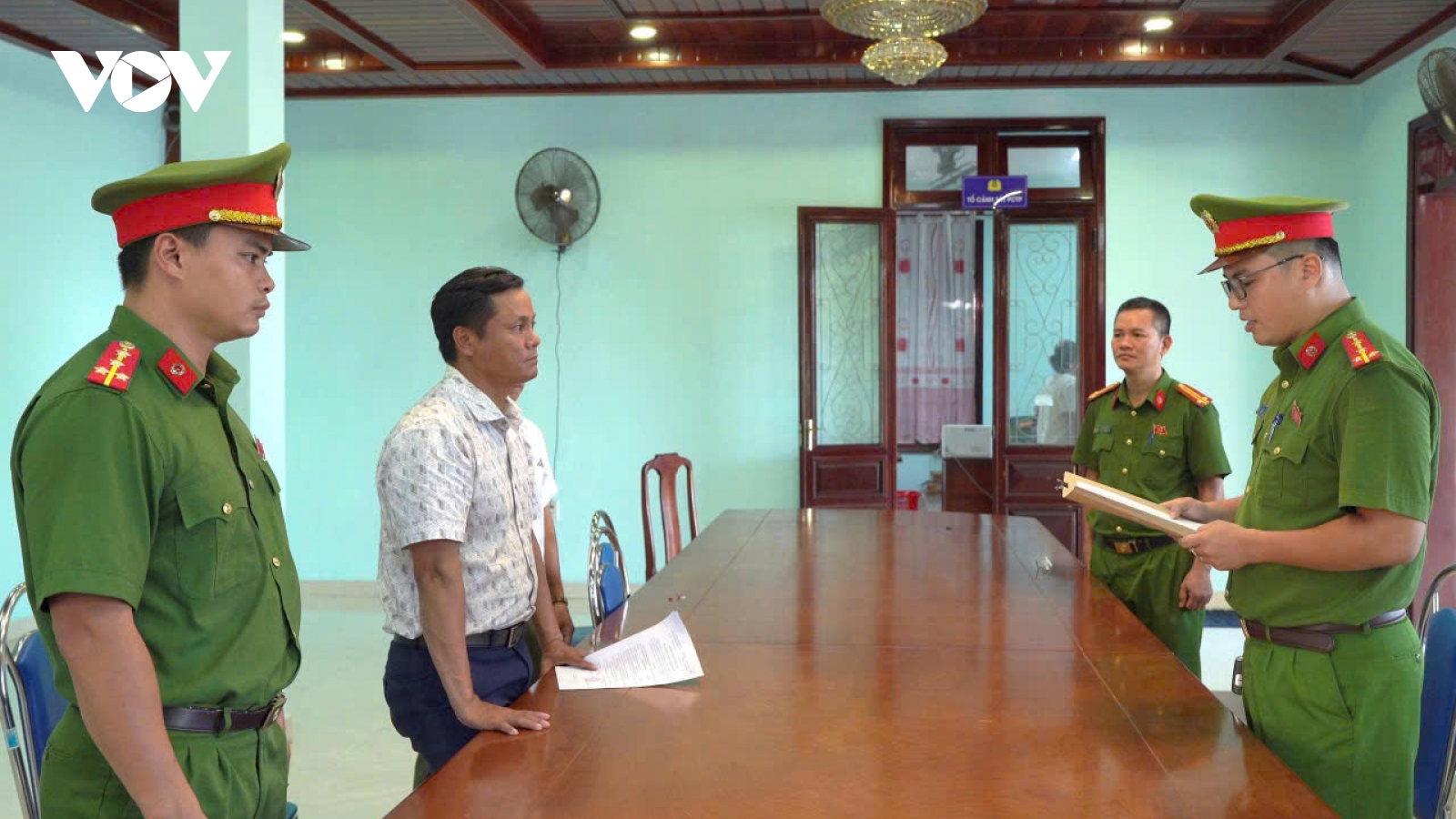 Bắt tạm giam 2 cán bộ phường Thuận Hóa (Huế) về tội nhận hối lộ