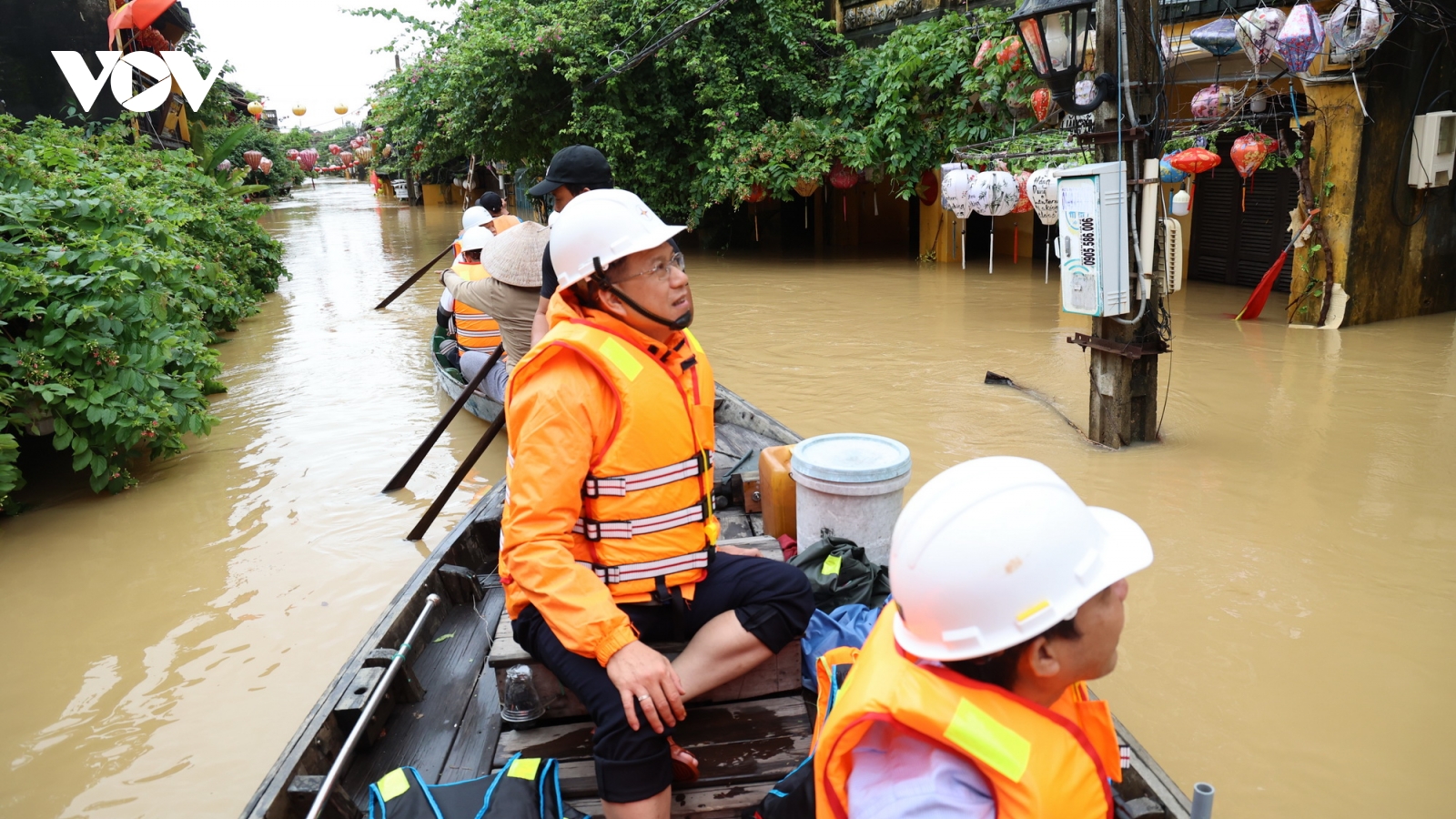 Mưa lũ Miền Trung: Hơn 444.000 khách hàng mất điện, huy động tổng lực khắc phục