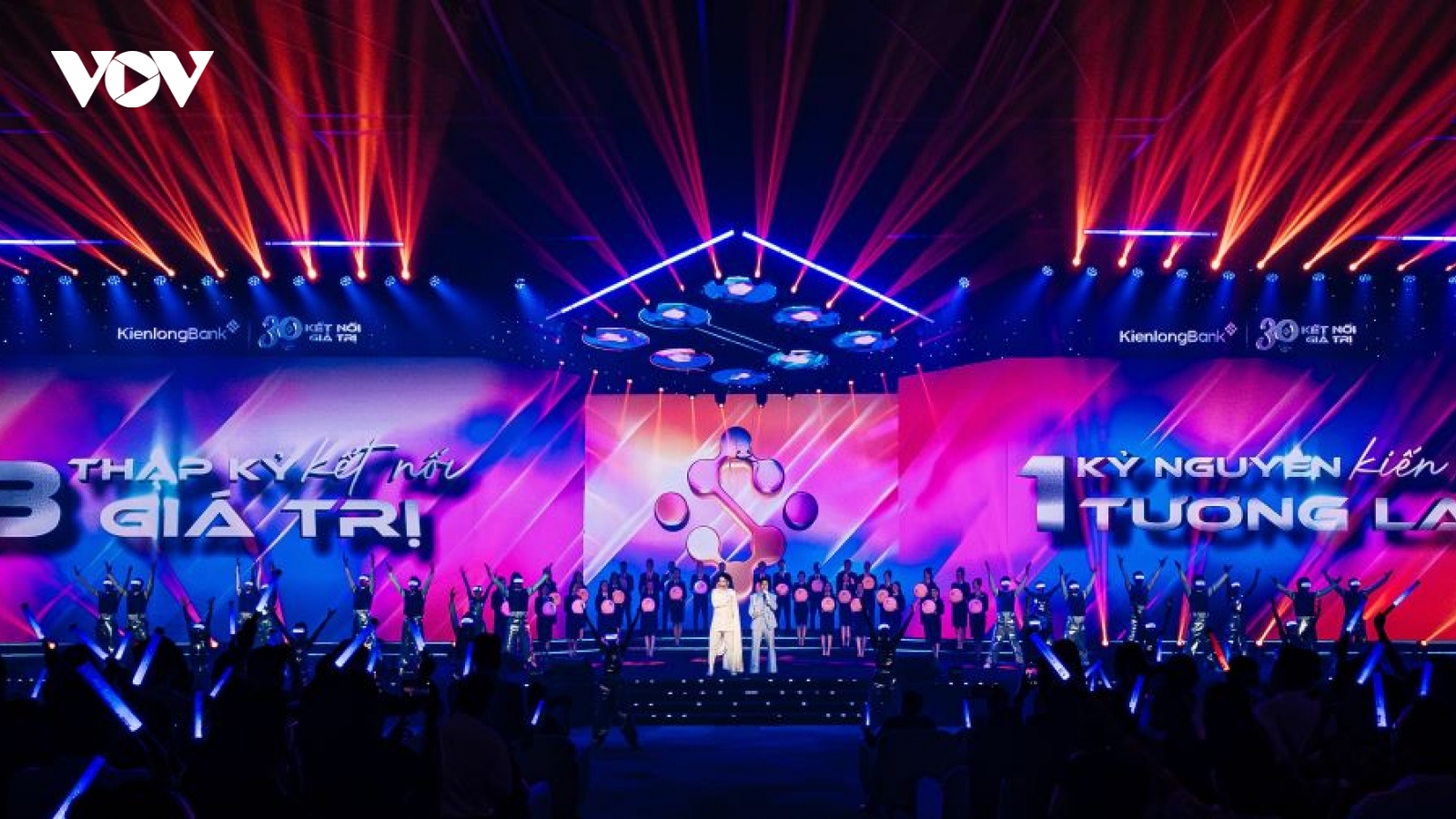 KienlongBank kể chuyện thương hiệu bằng “concert công nghệ”