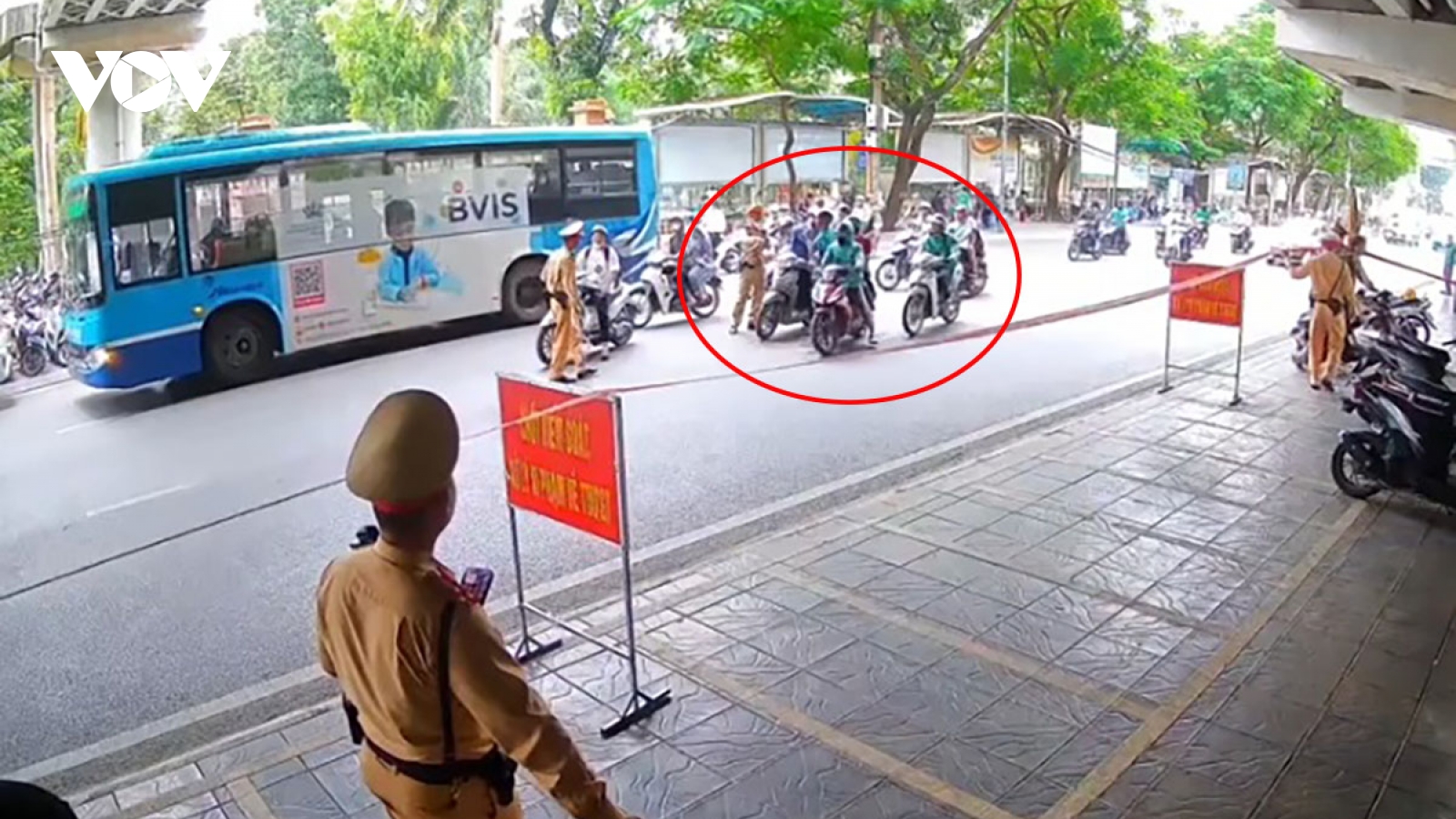 CSGT Hà Nội phát hiện hai tài xế dính ma túy trong một ngày