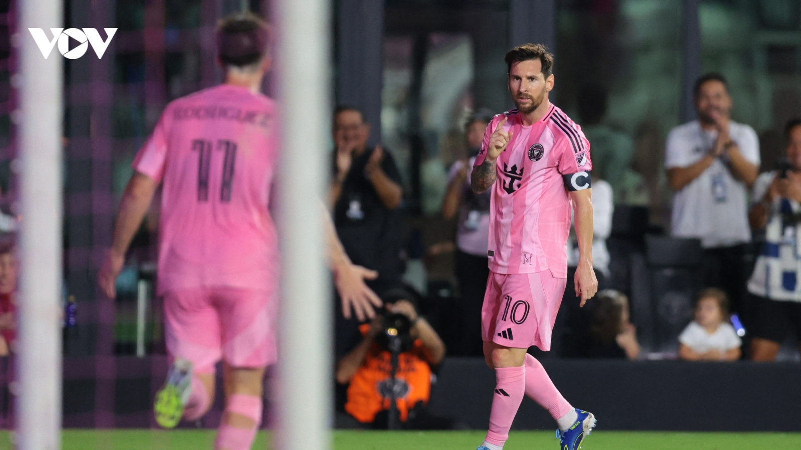 Không tập trung ĐT Argentina, Messi vẫn tỏa sáng rực rỡ