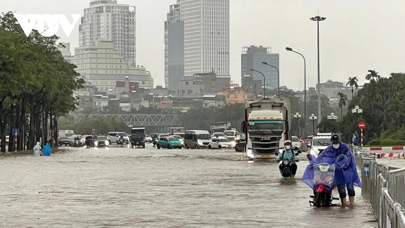 Hà Nội bao giờ mới thoát cảnh “mưa là ngập”?