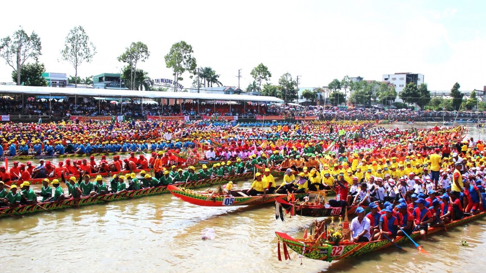 Đồng bào Khmer náo nức chuẩn bị lễ hội đua ghe ngo