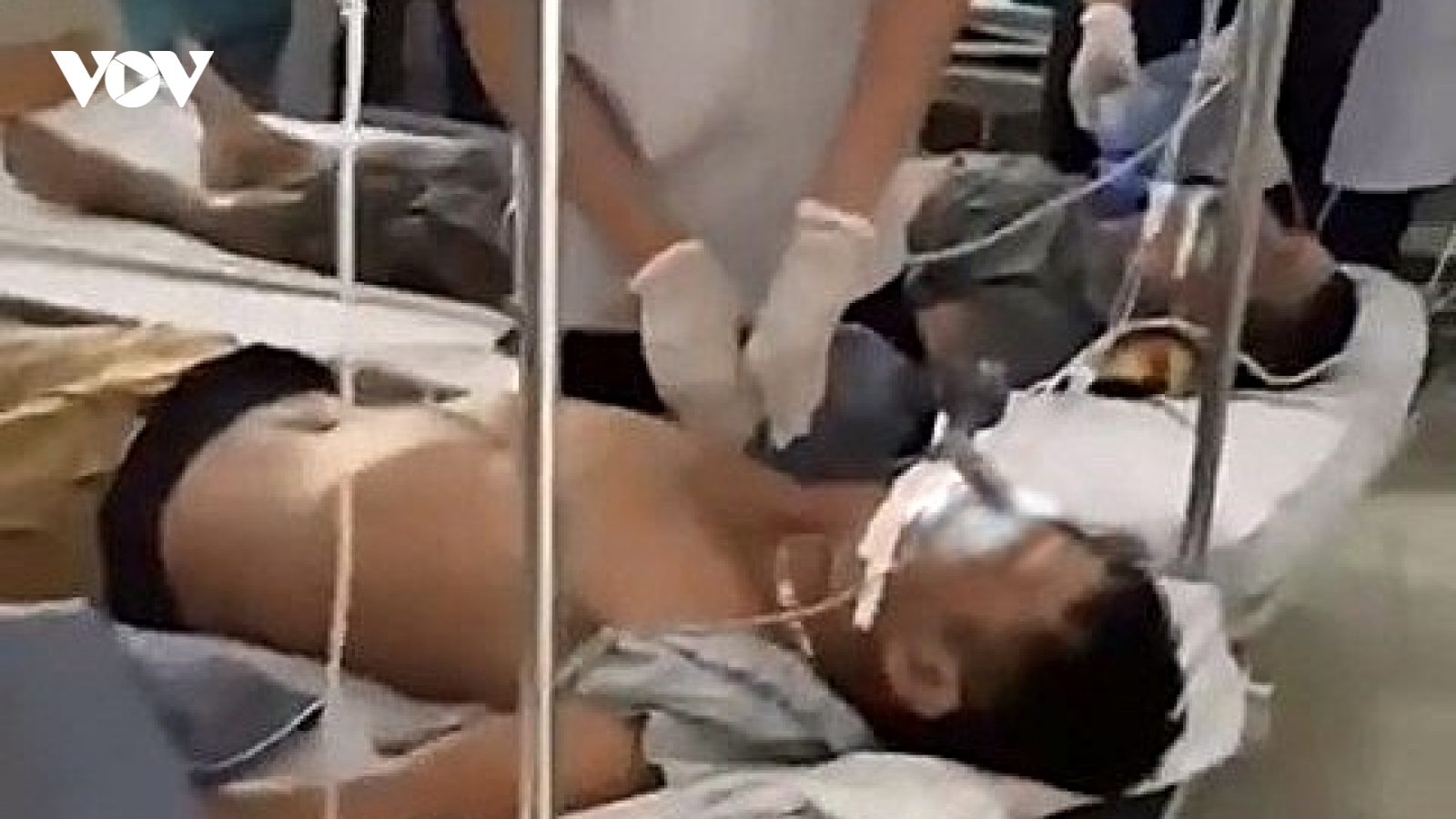 6 người ở Nghệ An nguy kịch nghi ngộ độc rượu
