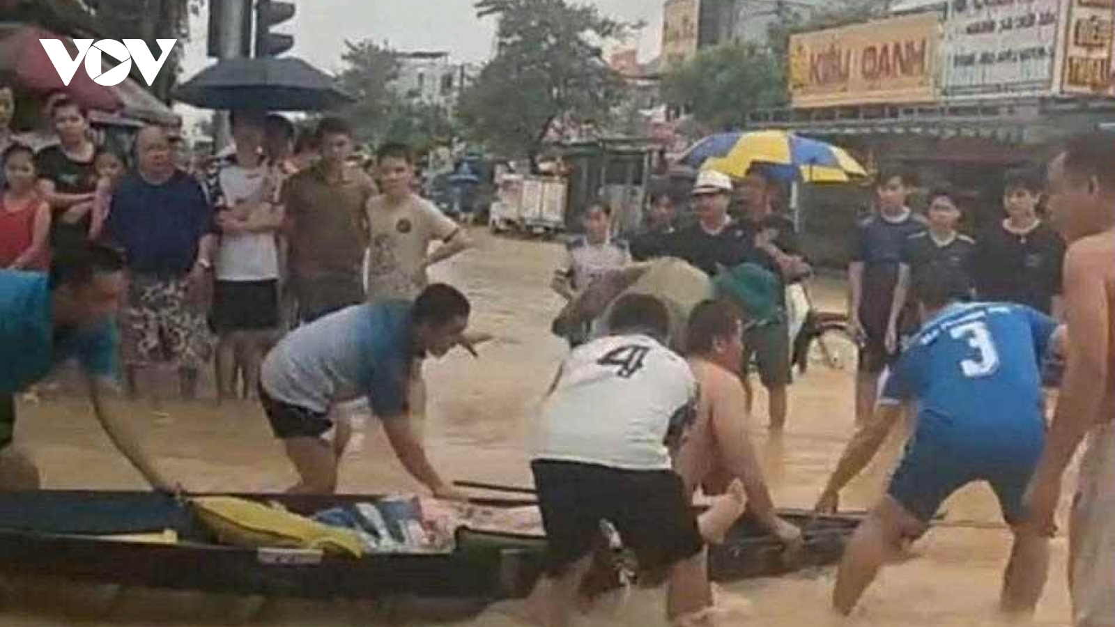 Đà Nẵng: Ngạt khí, 8 người trong 1 gia đình suy hô hấp