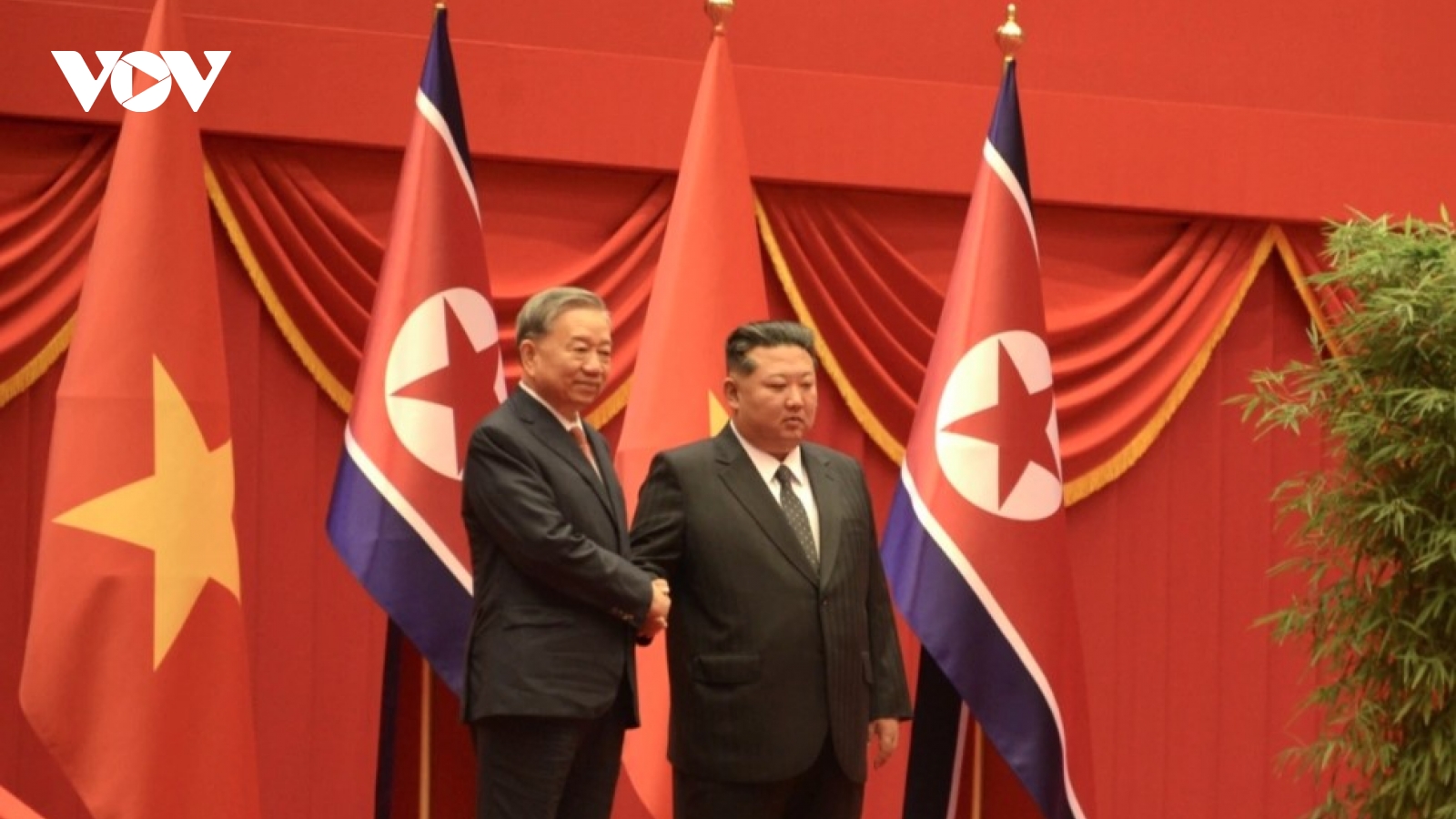 State welcome ceremony for Party General Secretary To Lam in Pyongyang