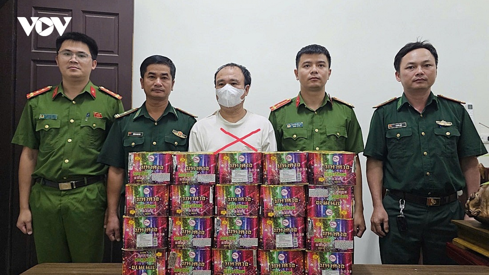 Khởi tố nam thanh niên ở Nghệ An tàng trữ 20 khối pháo trái phép