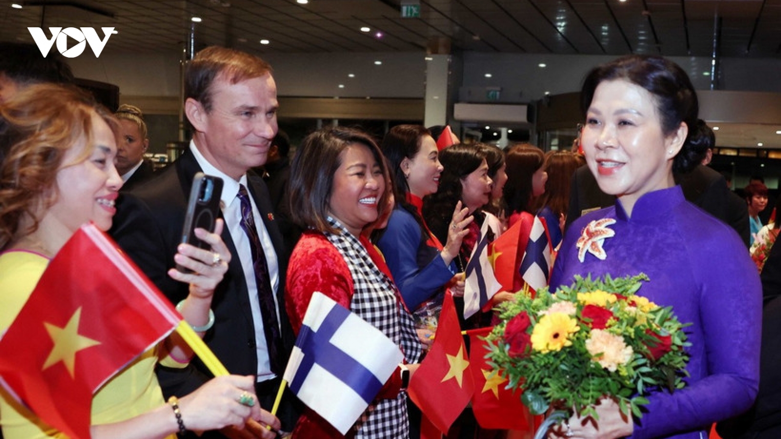 Phu nhân Tổng Bí thư Tô Lâm thăm lớp học tiếng Việt tại trường liên cấp ở Phần Lan