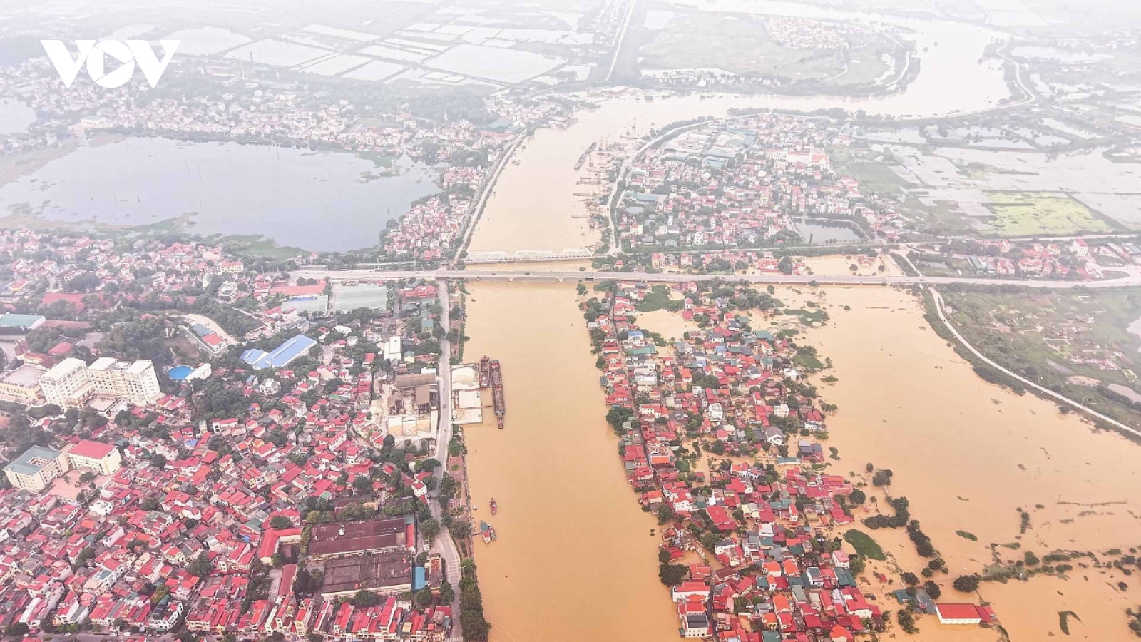 Toàn bộ khu vực ngoài đê phường Nếnh, Bắc Ninh chìm trong biển lũ