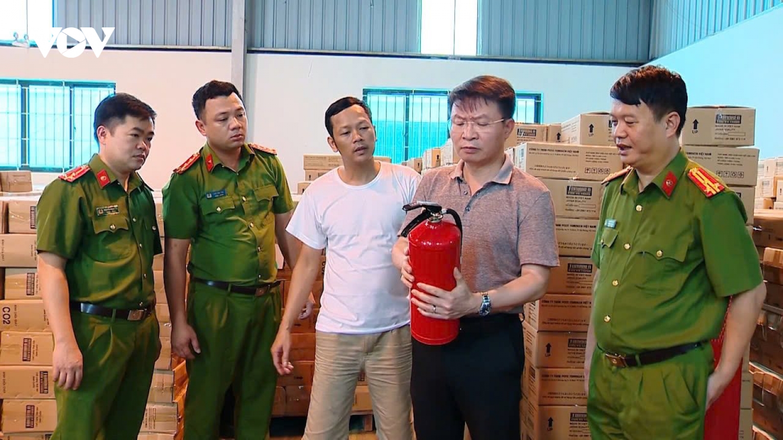 Bên trong công ty sản xuất hàng triệu bình chữa cháy giả ở Phú Thọ