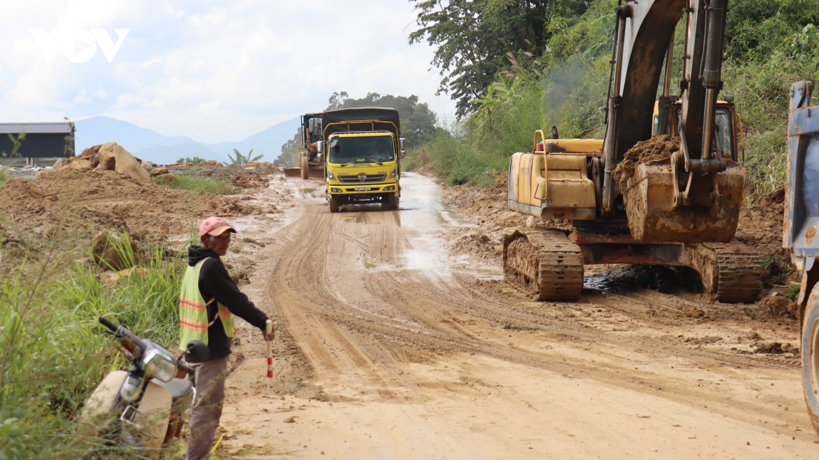 Tiềm ẩn nguy cơ sạt lở trên Quốc lộ 28B qua đèo Đại Ninh (Lâm Đồng)