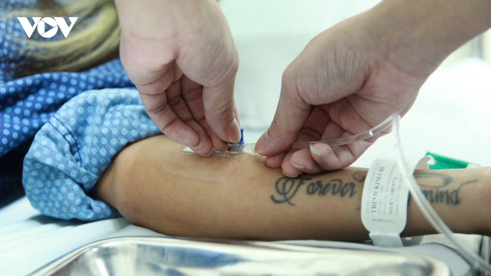 Sốt xuất huyết tăng mạnh vào mùa mưa, nhiều ca biến chứng nặng