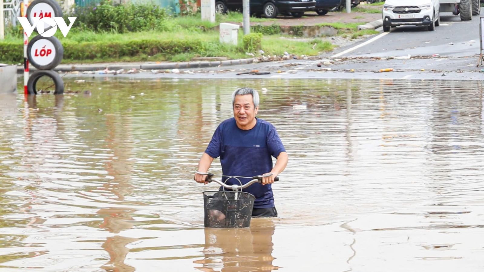 Hà Nội mưa cực lớn khiến nhiều nơi ngập úng nhưng vẫn chưa vượt mức lịch sử 2008