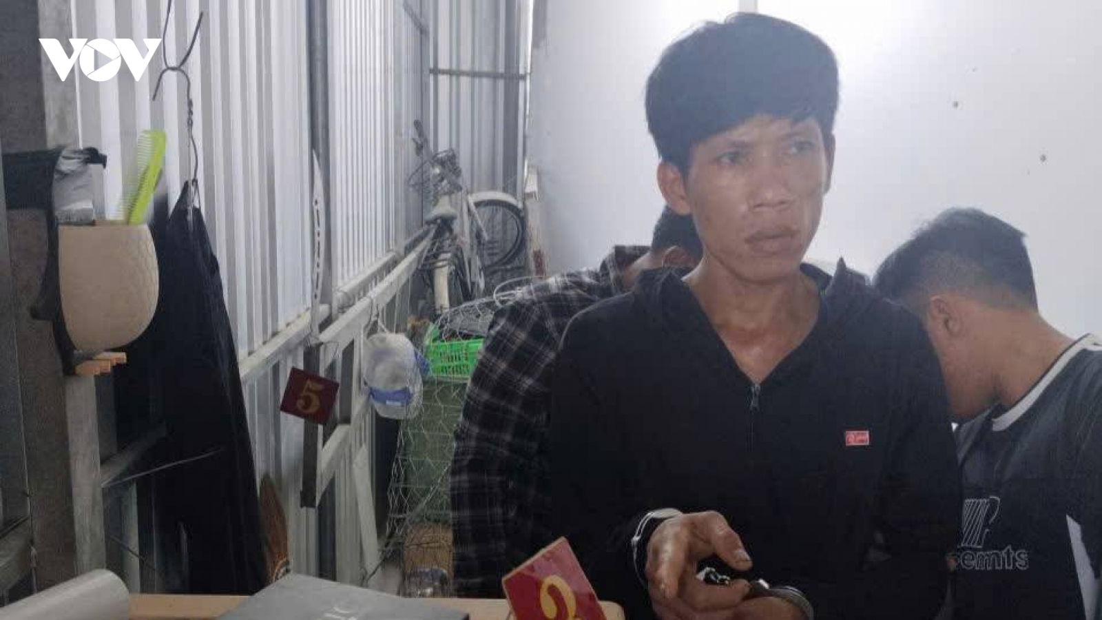 Nóng 24h: Trộm tài sản bị phát hiện, đối tượng lộ thêm việc tàng trữ vũ khí