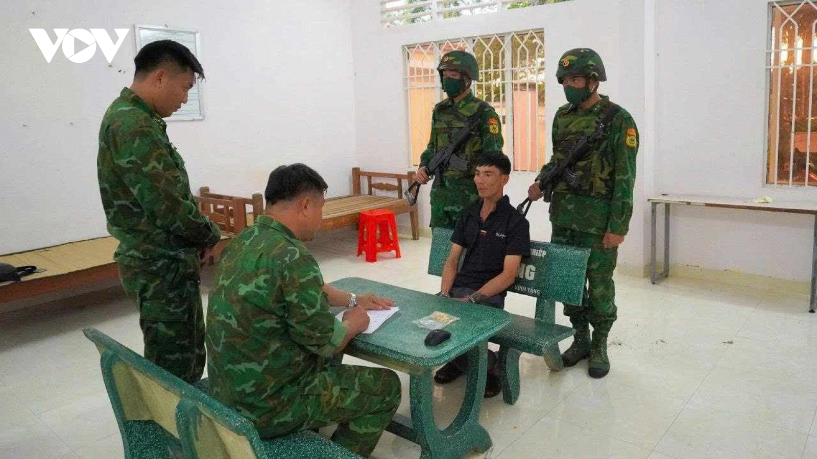 Bắt giữ đối tượng mang vàng từ Campuchia về Việt Nam