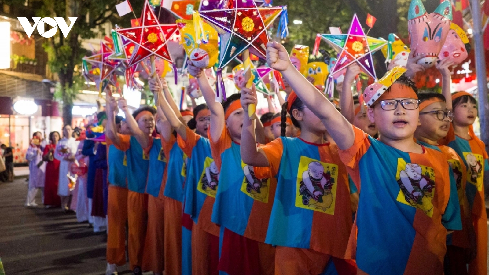 Trung thu dù truyền thống hay hiện đại vẫn luôn là Tết của con trẻ