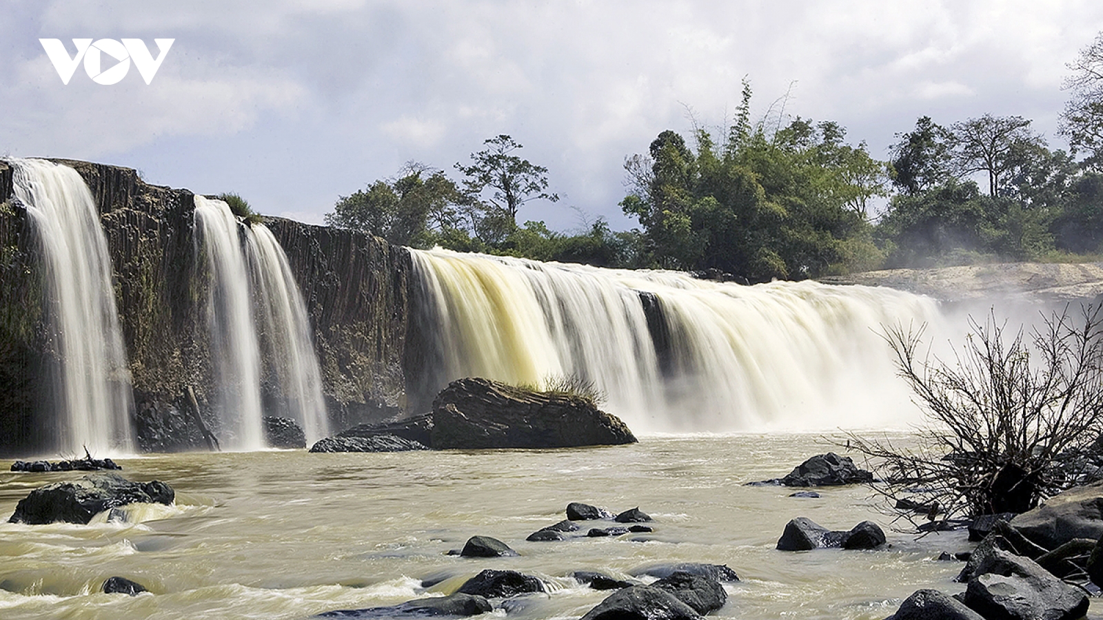 Những thác nước tuyệt đẹp, hùng vĩ ở Tây Nguyên mùa mưa lũ