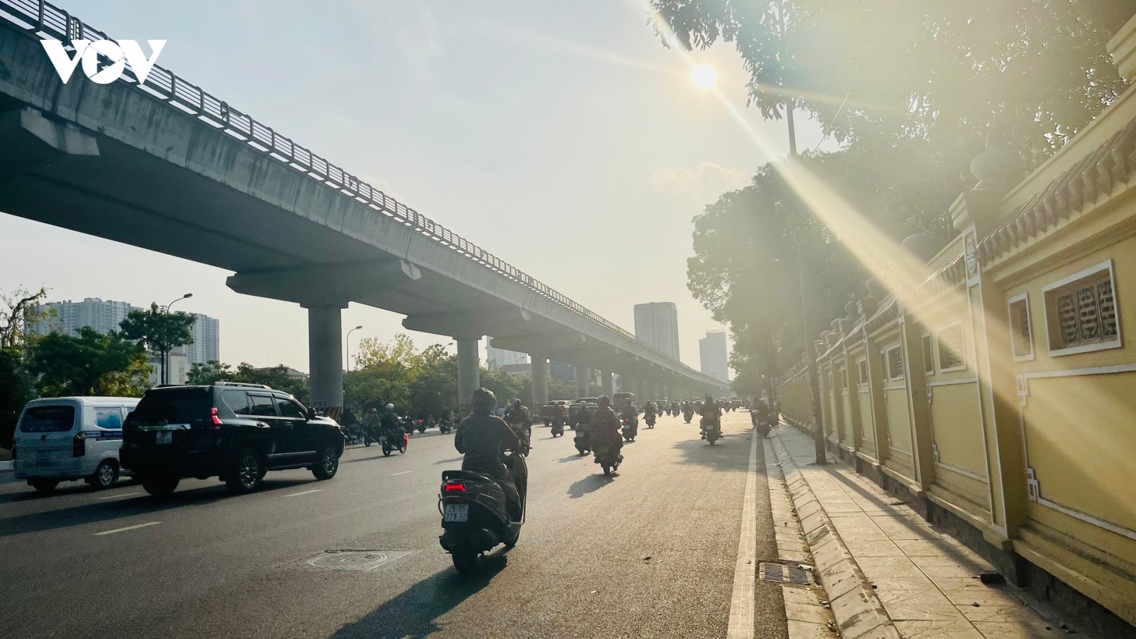 Thời tiết hôm nay 4/10: Bắc Bộ nắng nóng, Nam Bộ có mưa rào và dông