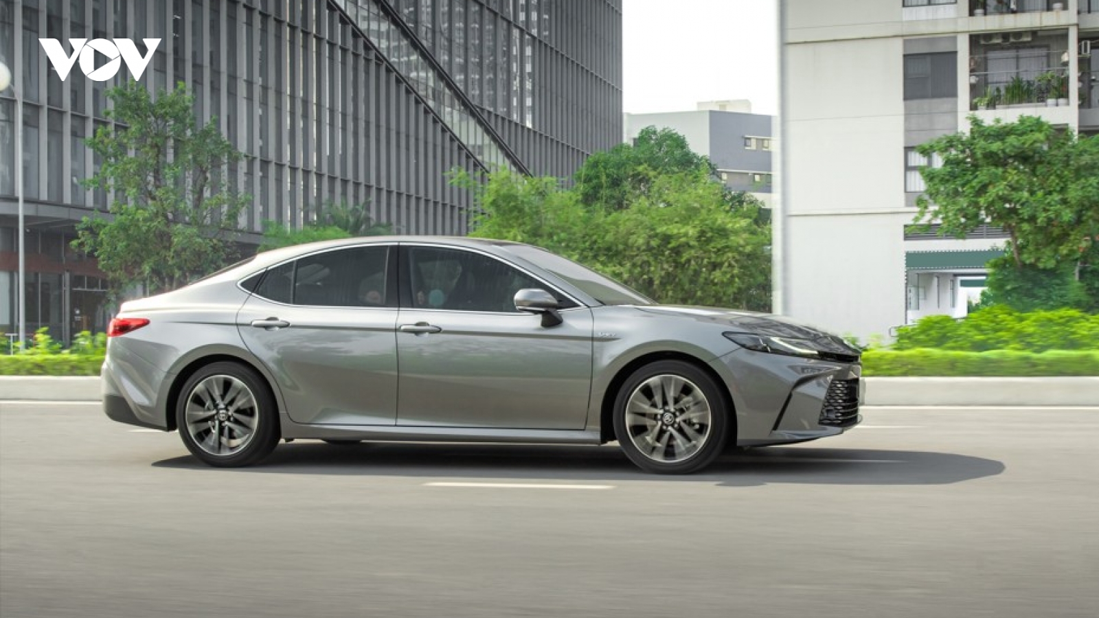 Ưu đãi 50% lệ phí trước bạ cho khách mua Toyota Camry trong tháng 10/2025