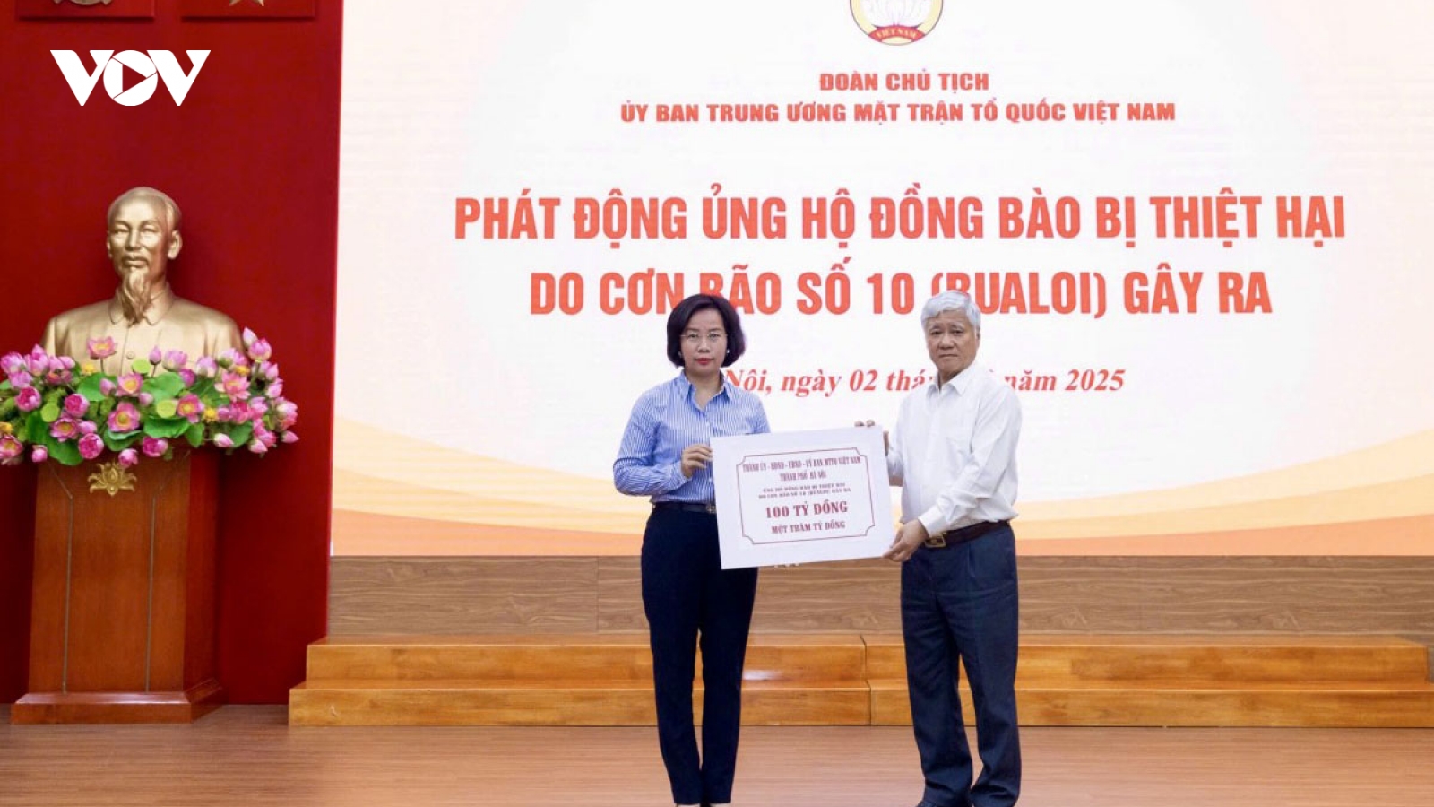 Hà Nội ủng hộ 100 tỷ đồng giúp đồng bào các tỉnh khắc phục hậu quả cơn bão số 10