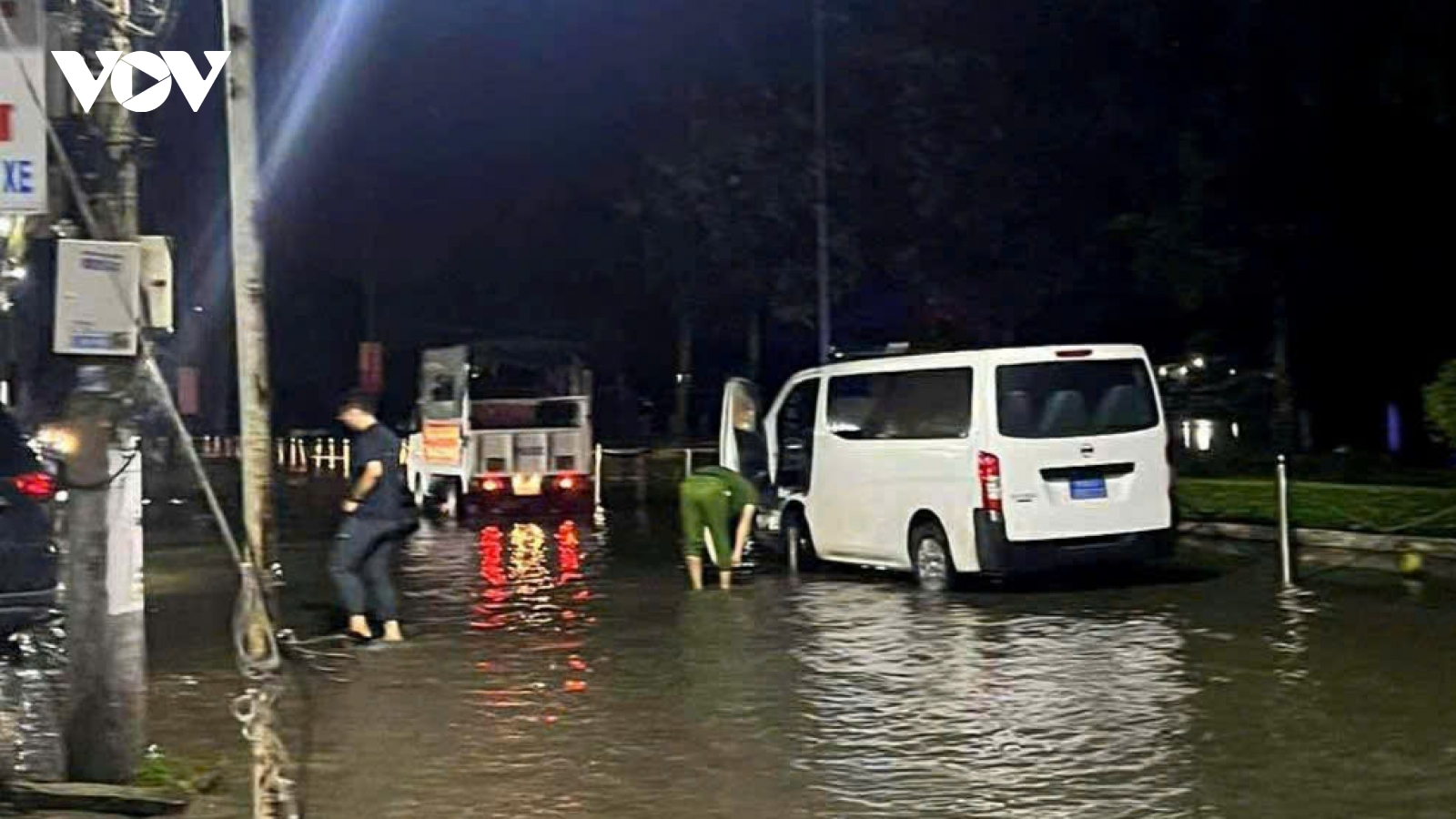 Triều cường gây chập điện khu vực công viên khiến 2 người tử vong ở Cần Thơ