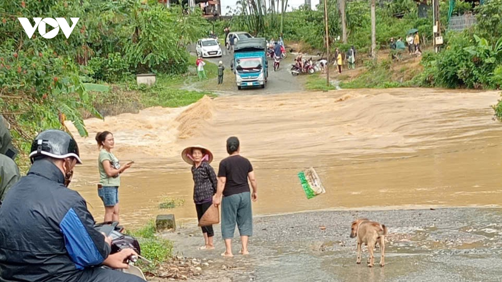 Nhiều vị trí giao thông ở Sơn La ách tắc do sạt lở, ngập nước