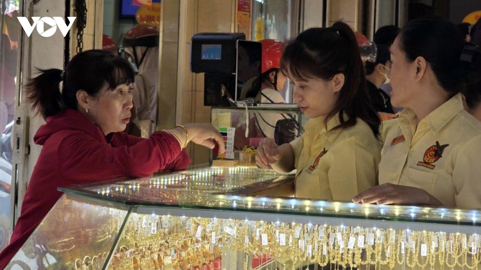 Giá vàng hôm nay 13/3: Vàng SJC giảm còn 184,8 triệu đồng/lượng