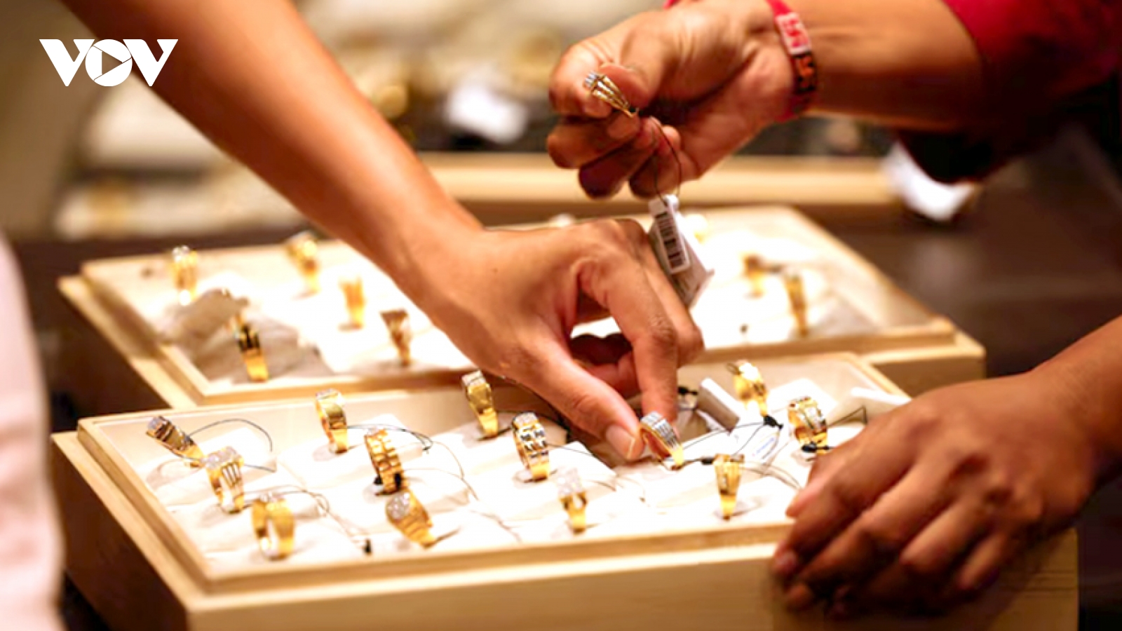 Giá vàng hôm nay 27/12: Giá vàng trong nước tăng 300.000 đồng/lượng