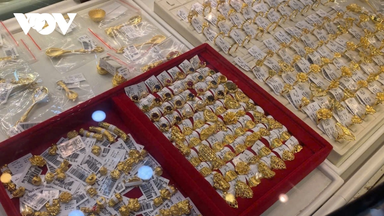 Giá vàng hôm nay 16/12: Giá vàng SJC giảm 1 triệu đồng/lượng