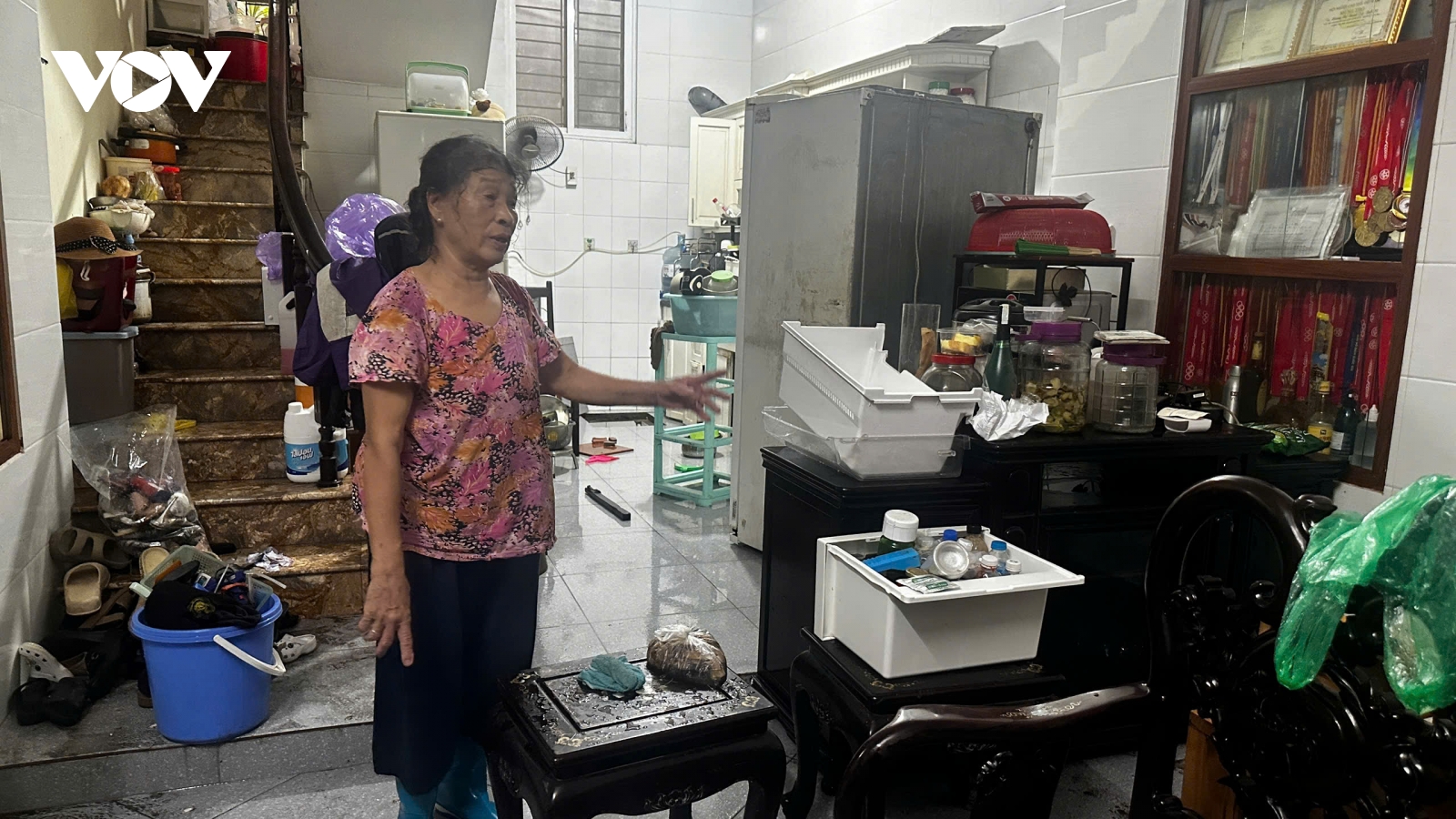 Úng ngập 1 đêm, dân ngõ 39 Tứ Liên thiếu cả nước sạch đánh răng