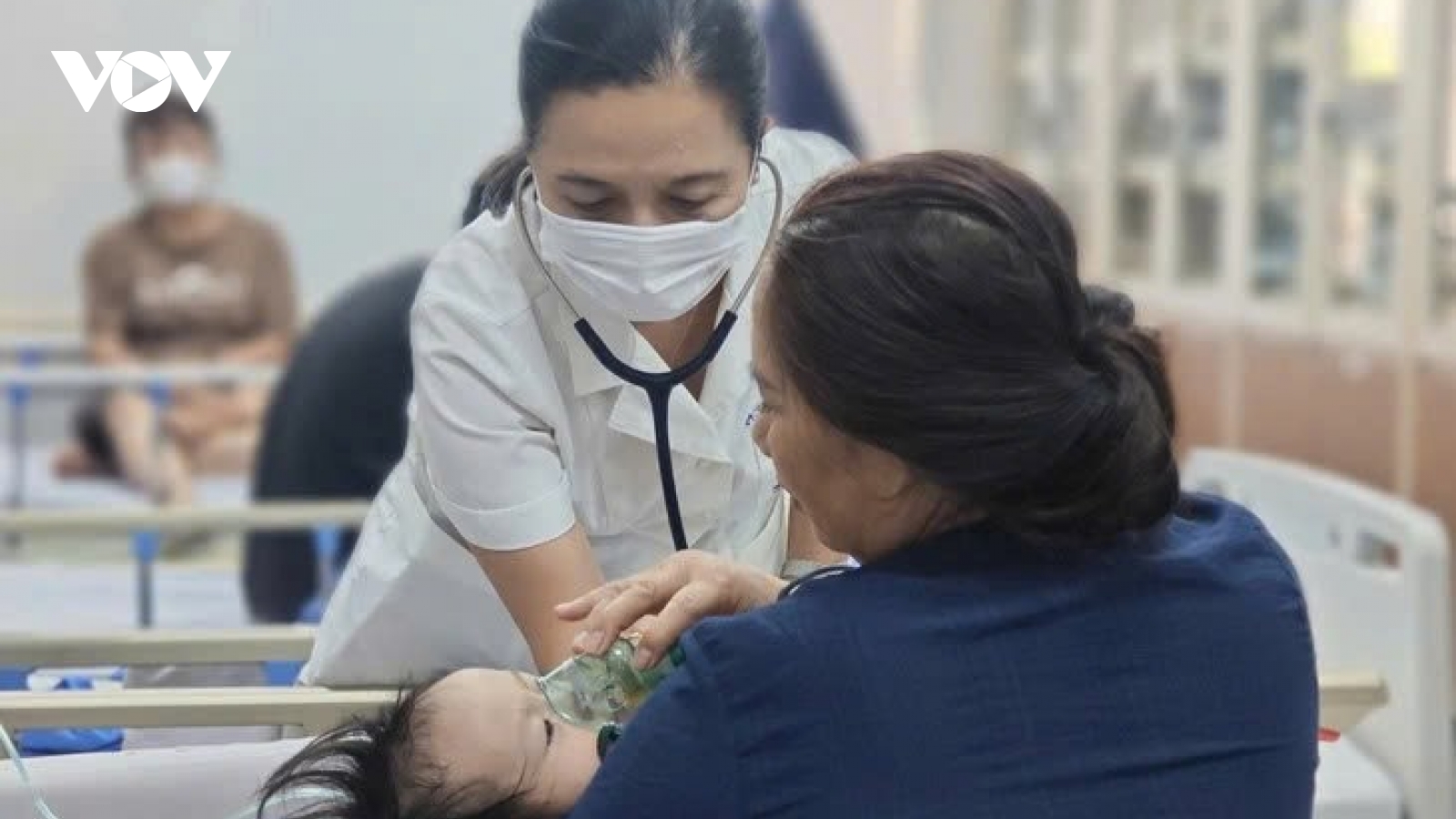 Số ca mắc RSV tăng mạnh, nhiều trẻ sơ sinh phải thở máy