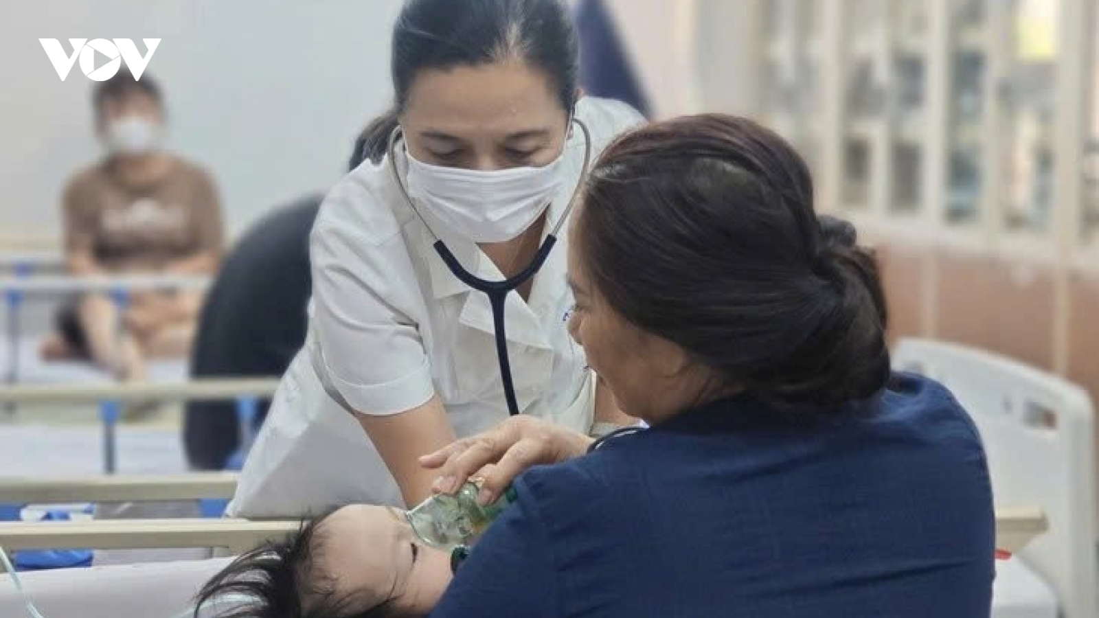 Số ca mắc RSV tăng mạnh, nhiều trẻ sơ sinh phải thở máy
