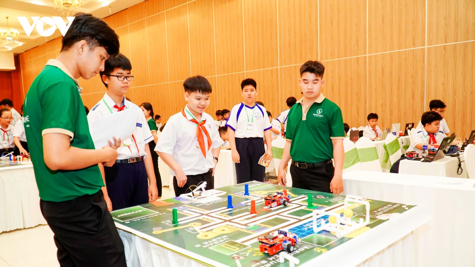 Sôi động Cuộc thi Robothon cấp thành phố năm 2025 tại Cần Thơ