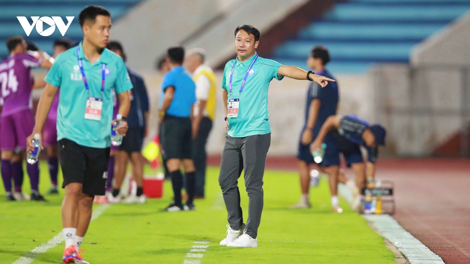 CLB Nam Định đưa ra quyết định bất ngờ với HLV Vũ Hồng Việt