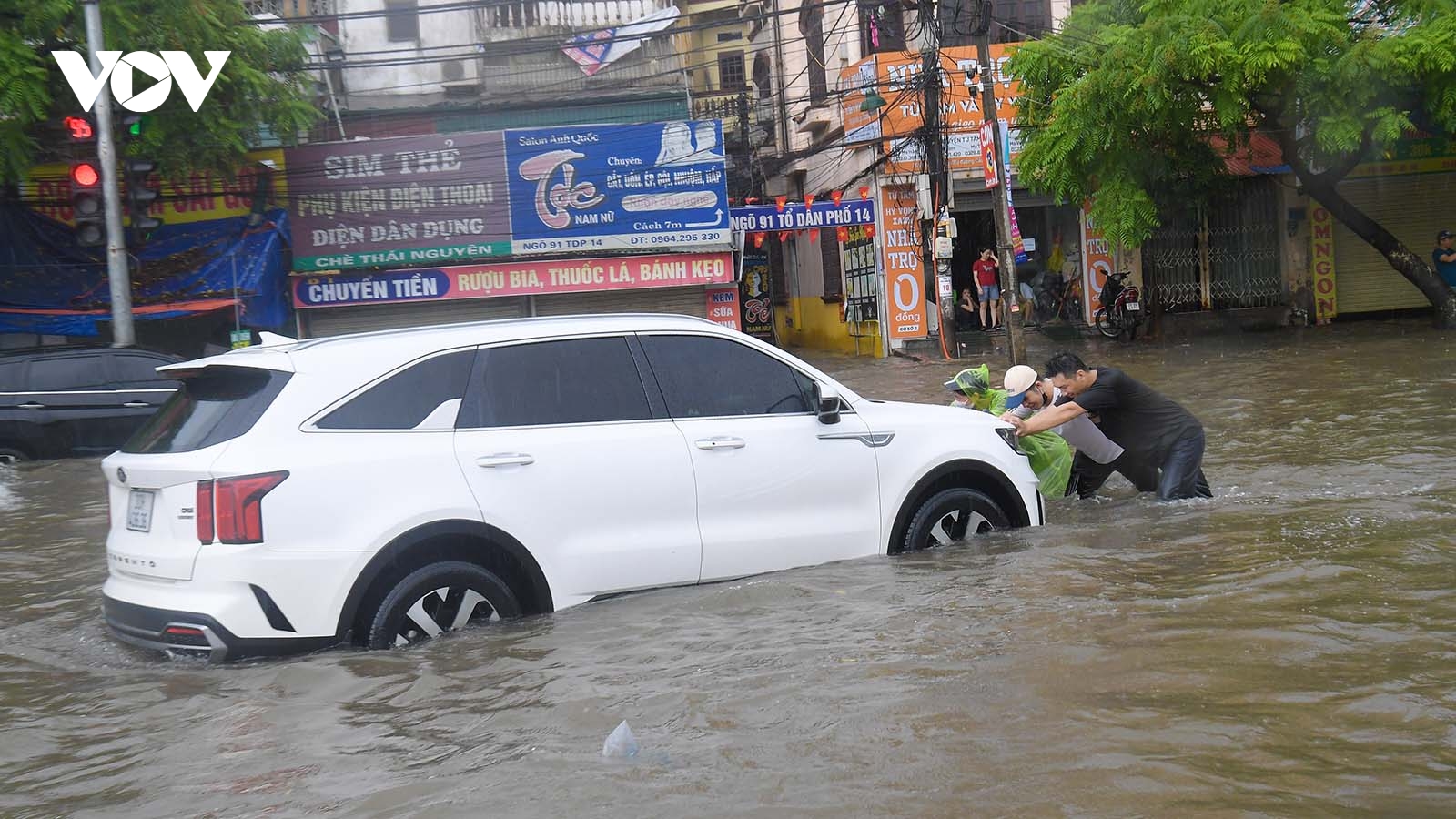 Vẫn còn hàng loạt điểm ngập úng ở Hà Nội