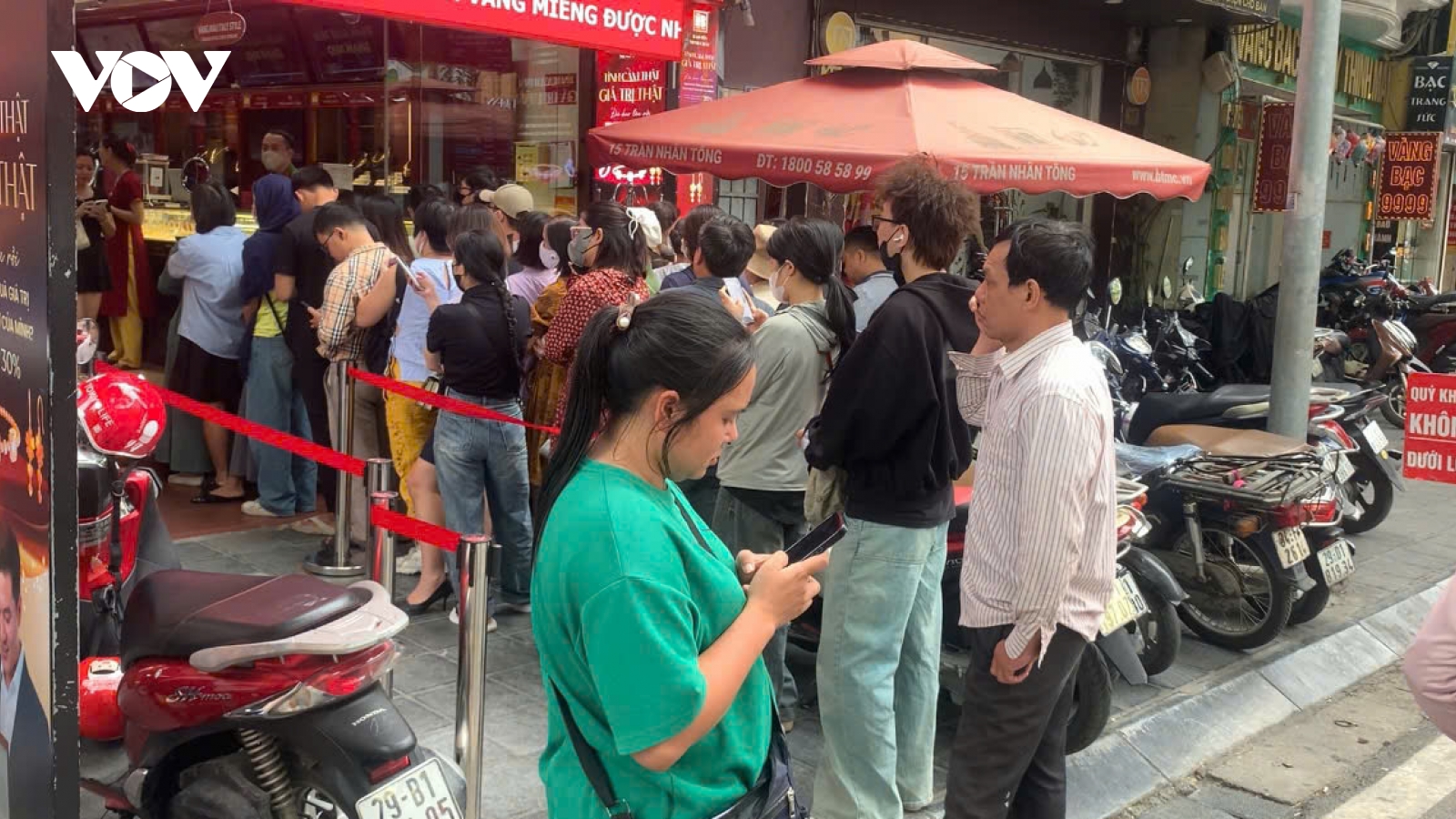 Giữa "cơn sốt" vàng, người dân không nên đi mua để tích trữ