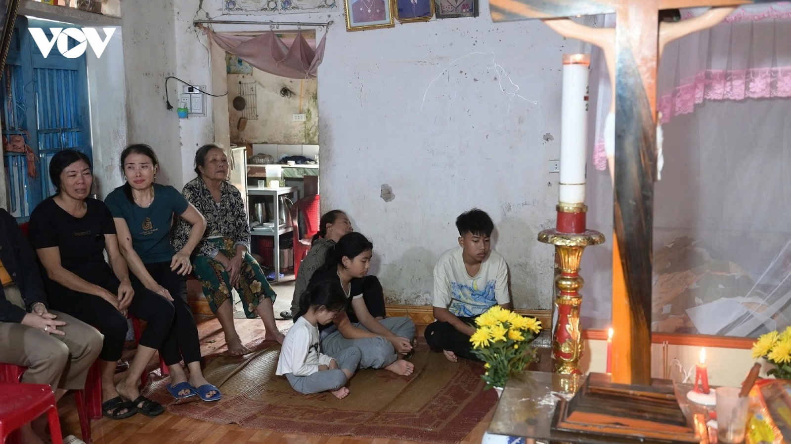 Đêm bão kinh hoàng ở Ninh Bình: Tang thương bao trùm, những đứa trẻ bơ vơ mất mẹ