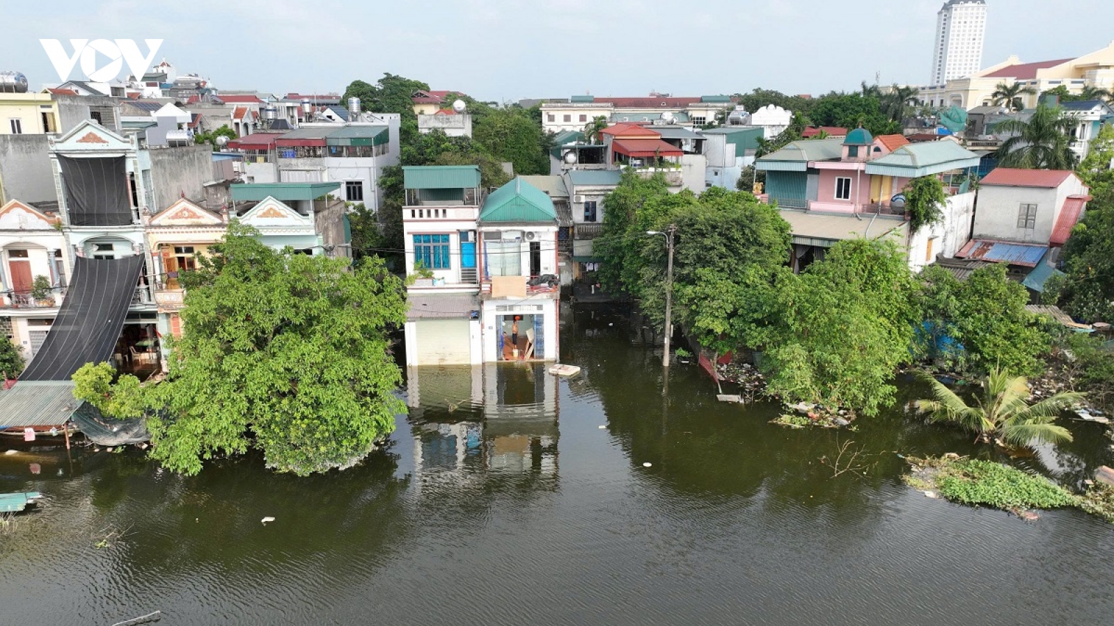 Trời không mưa vẫn ngập, cuộc sống người dân ở Phủ Lý, Ninh Bình đảo lộn