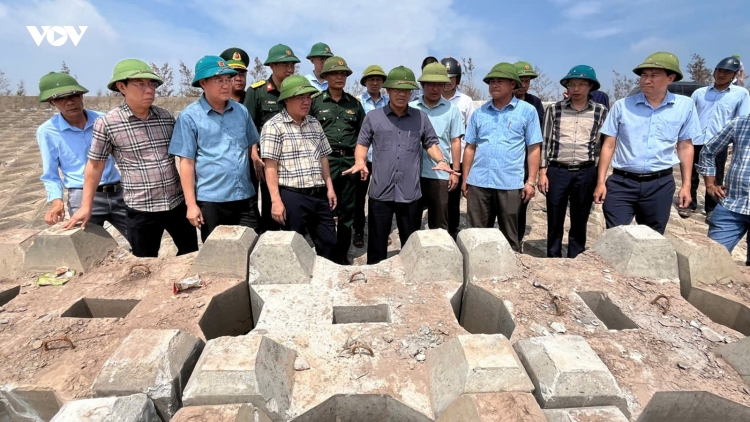 Phó Chủ tịch UBND tỉnh Ninh Bình kiểm tra công tác ứng phó bão số 11