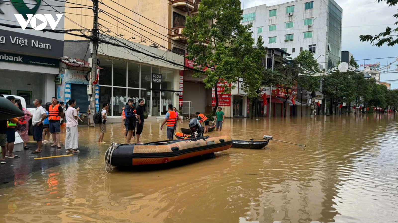 Lũ lụt lịch sử tại Thái Nguyên: Khó cứu hộ người mắc kẹt do thiếu thuyền, xuồng