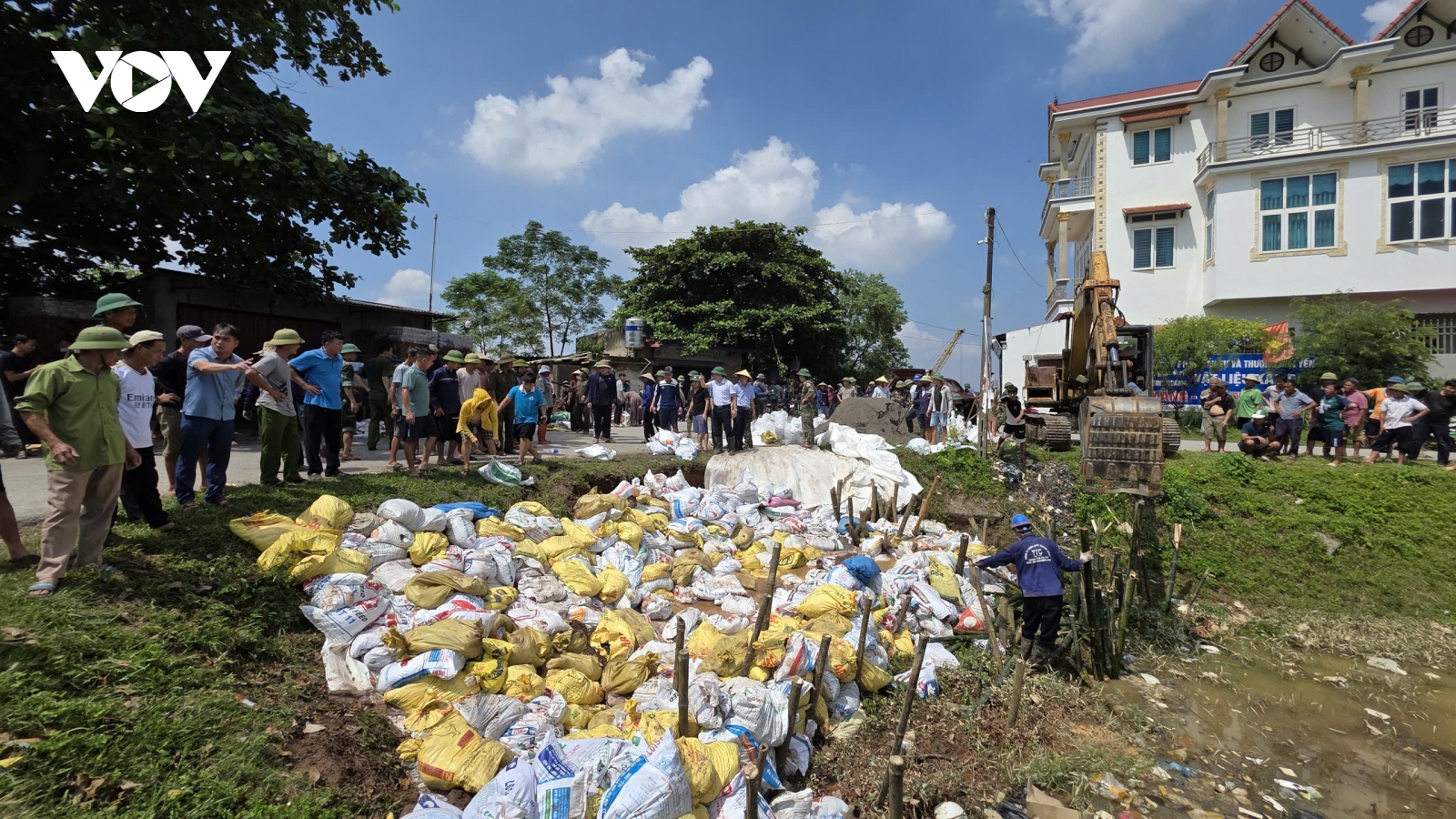 Tham gia chống lũ, Bí thư chi bộ thôn ở Bắc Ninh đột ngột tử vong