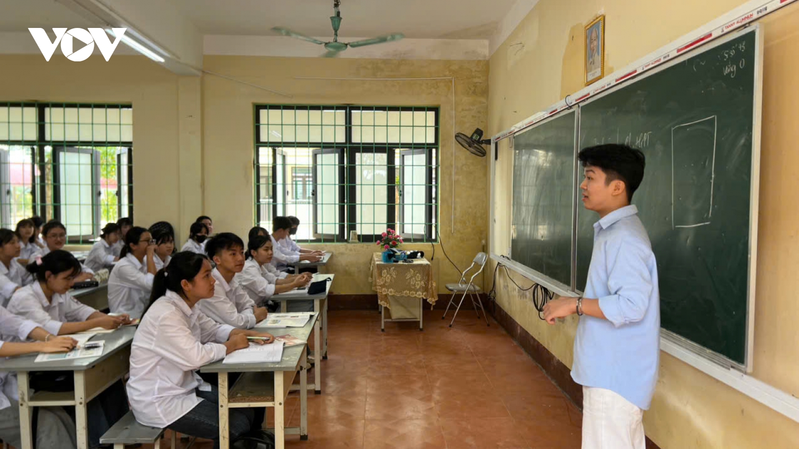 Nước lũ ở Bắc Ninh rút dần, học sinh bắt đầu trở lại trường học