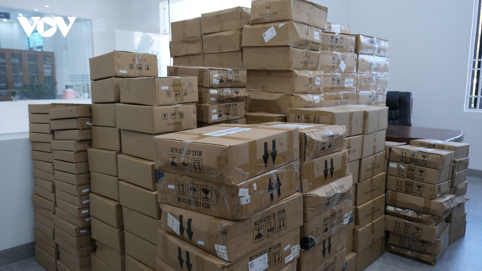 Tạm giữ hàng chục nghìn sản phẩm mỹ phẩm không rõ nguồn gốc