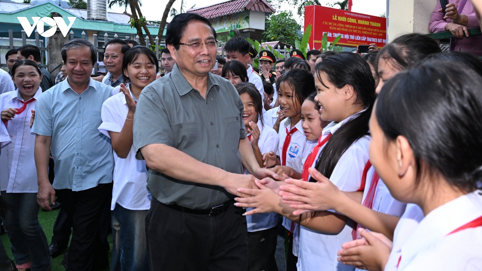 Thủ tướng: Xây dựng trường nội trú liên cấp bằng lòng yêu quý sự nghiệp giáo dục