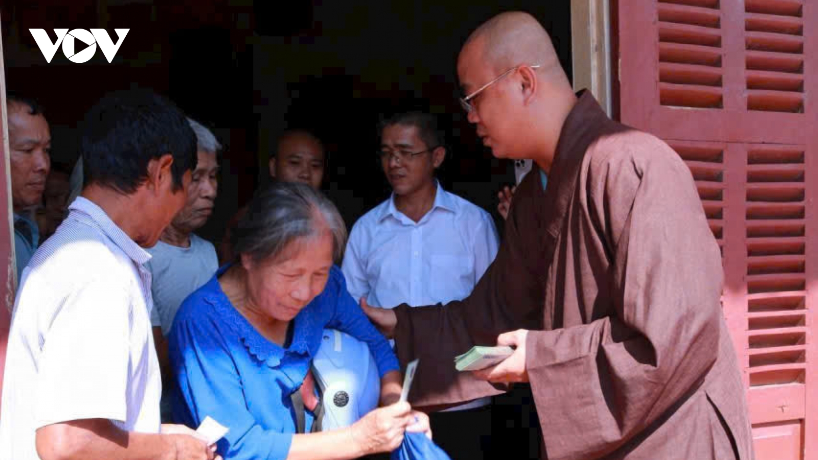 Đà Nẵng và chùa Liên Hoa (Đồng Tháp) chung tay hỗ trợ đồng bào vùng lũ