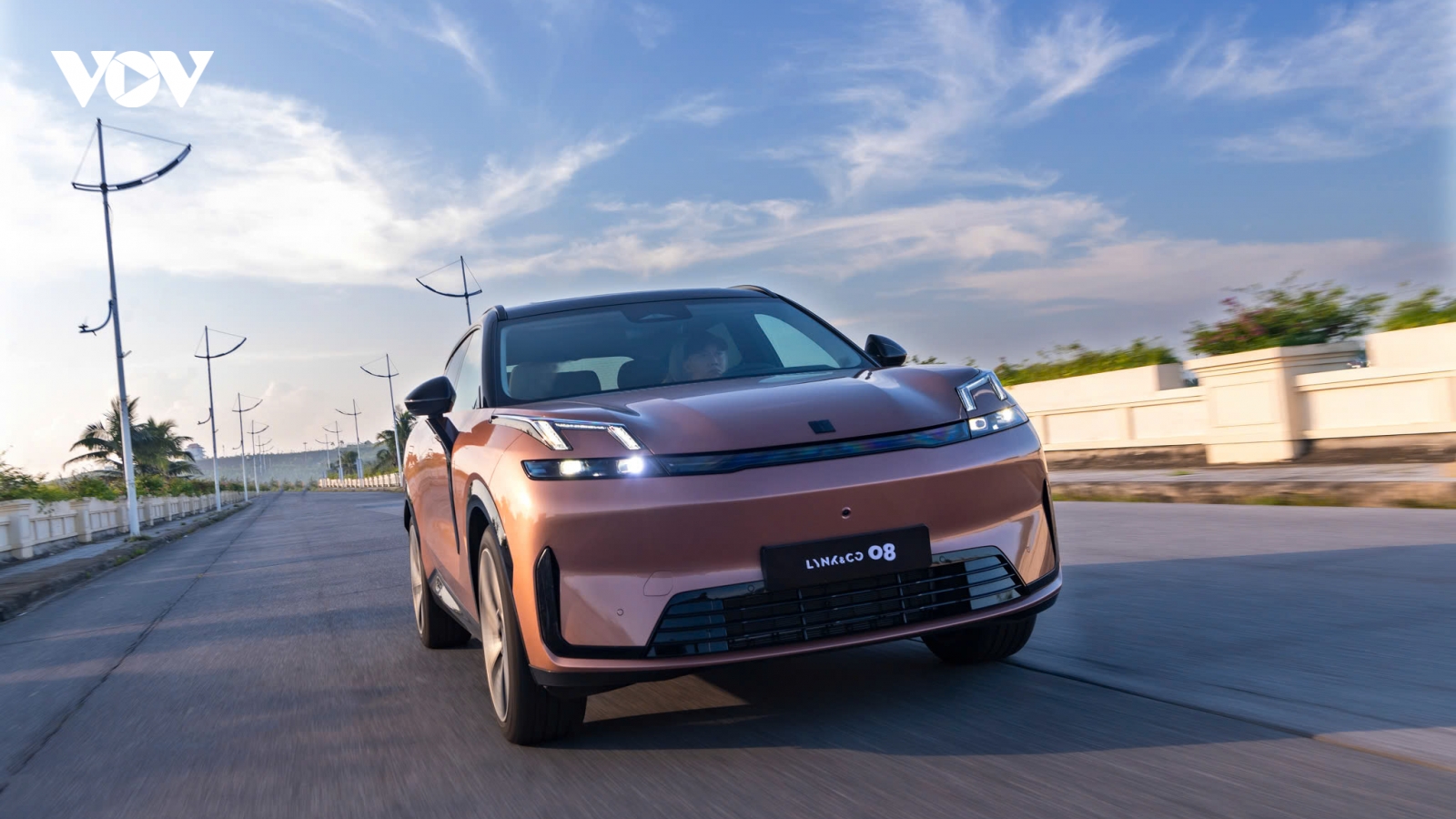 Lynk & Co 08 EM-P ra mắt tại Việt Nam: SUV PHEV hạng D giá từ 1,299 tỷ đồng